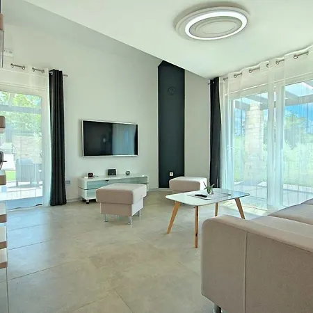 Crystallina Tatil Evi